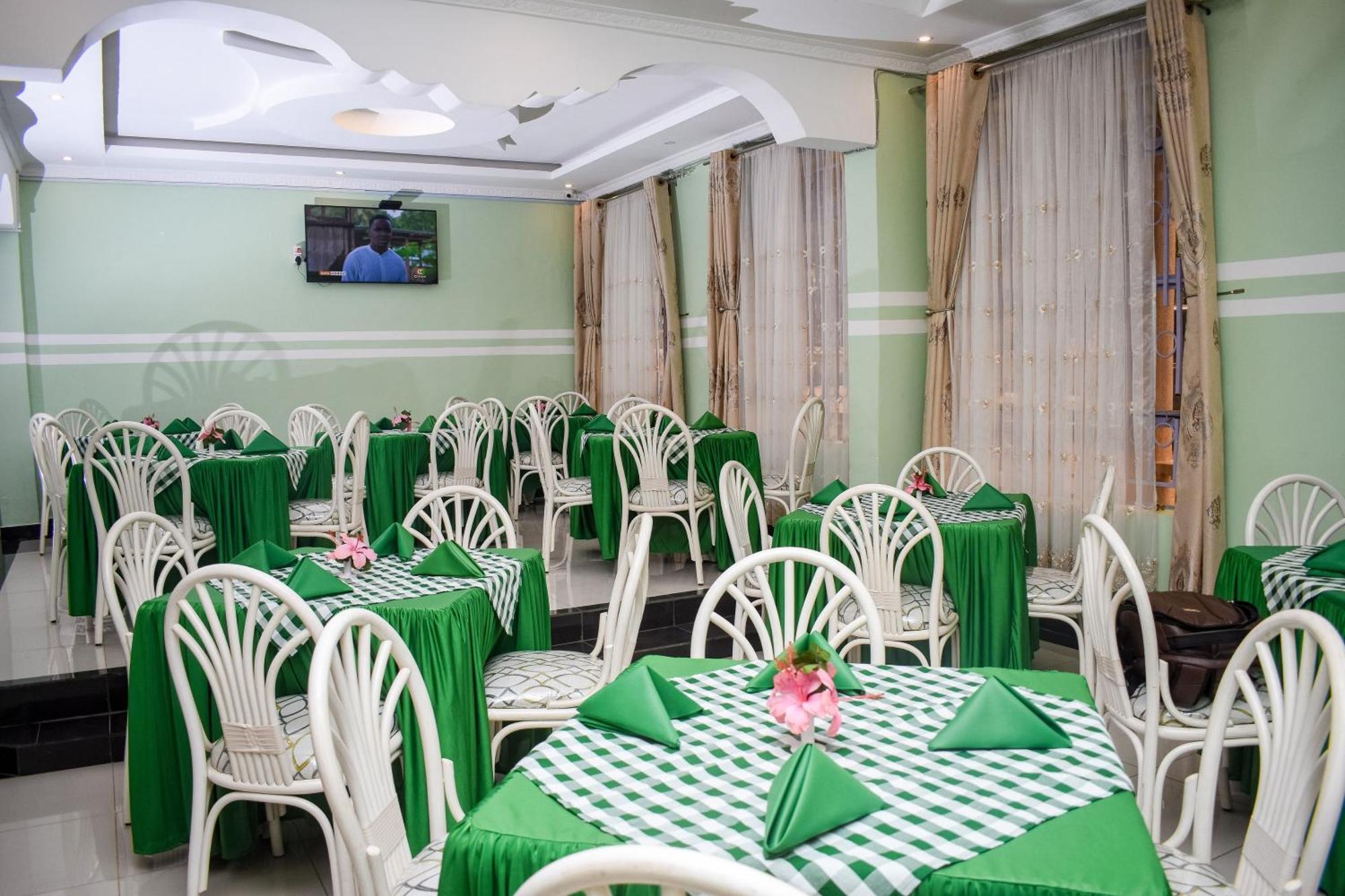 Glamour Apollo Hotel Webuye Екстериор снимка